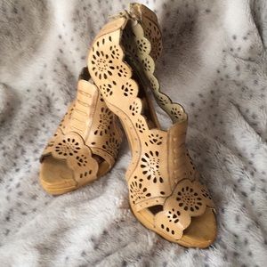 Carlos Santana Platform Pump High Heels